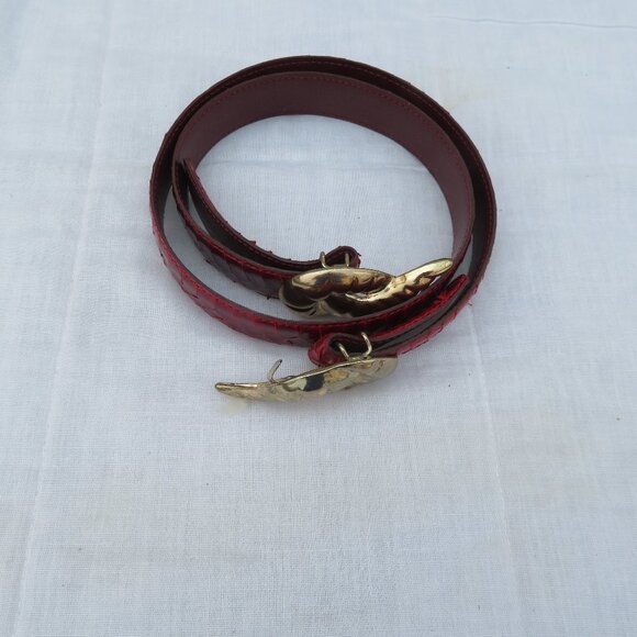 Vintage Red Snakeskin Gold Tone Buckle Size Medium - Picture 1 of 3